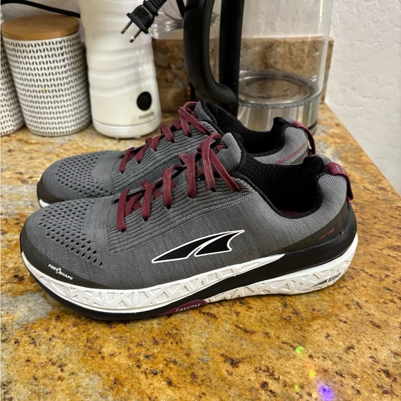 Altra Charcoal Sneakers with Burgundy Accents size 8.5 - Picture 3 of 9